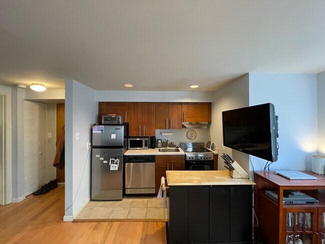 Building Photo - 1755 Willard St NW