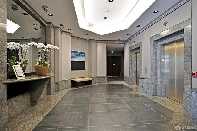 Building Photo - 300 3rd St