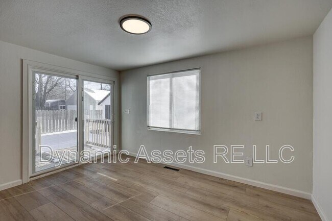 Building Photo - 410 Fieldcrest Dr