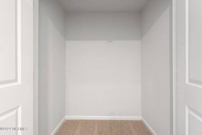 Building Photo - 3121 Lobelia Ln