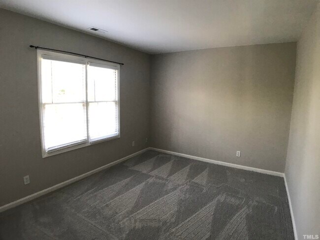 Building Photo - 105 Sandy Creek Ct