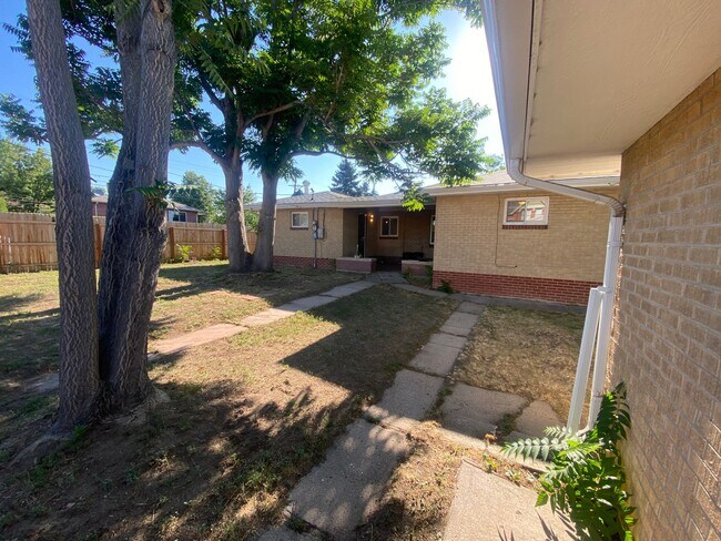 Building Photo - Prime Location, Great Lifestyle!