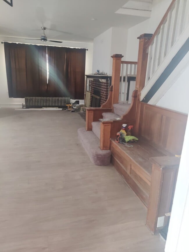 Building Photo - 1620 Lindley Ave