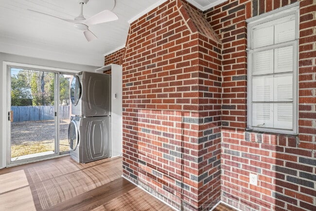 Building Photo - 32 Moore Dr