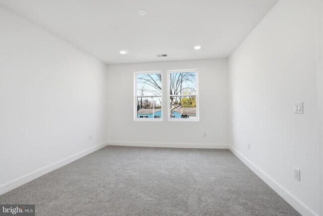 Building Photo - 6 Starlight Ln
