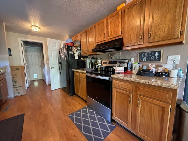 Building Photo - Charming 3 Bed 3 Bath Home - Available Aug...