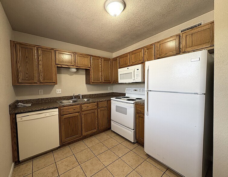 Building Photo - 607 N 20th St