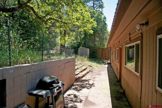 Building Photo - Three Bedroom House on CR 250