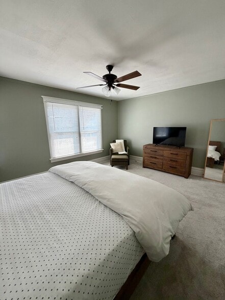 Building Photo - 34 Hereford St