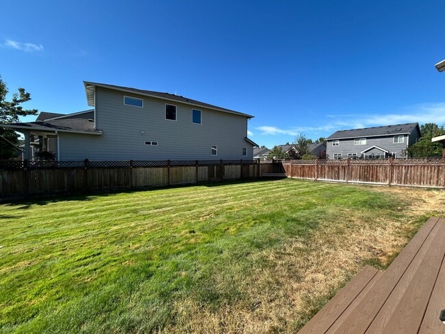 Building Photo - Gorgeous 3 BD, 2 BA House with 1 Car garag...
