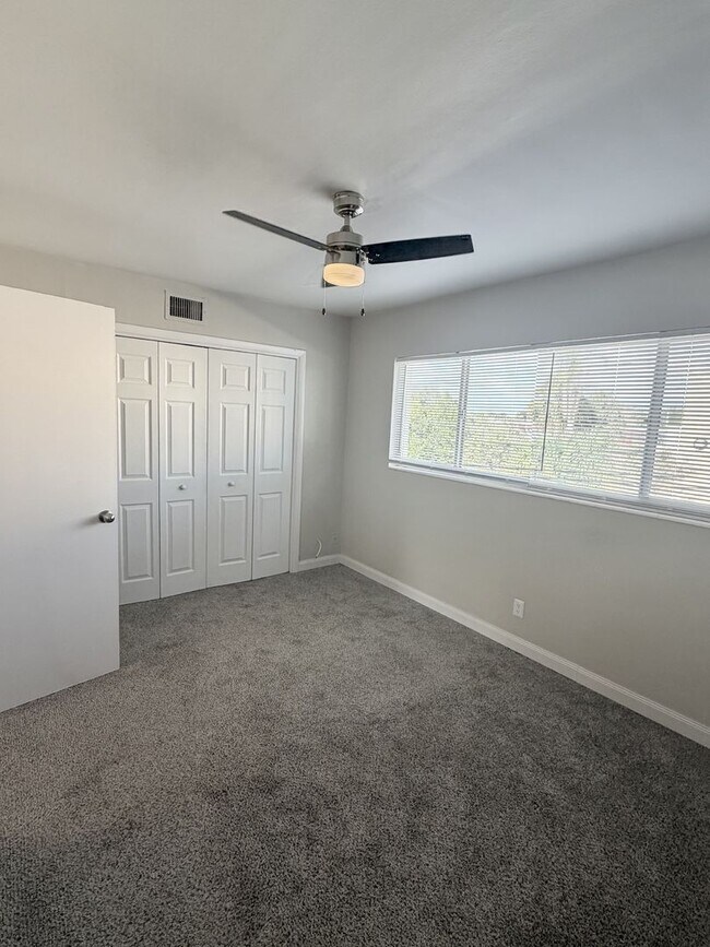 Building Photo - Palms on 31st Unit 106
