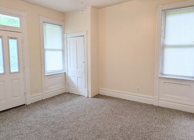 Building Photo - 1807 W 11th St