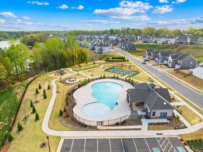 Building Photo - 104 Winterberry St