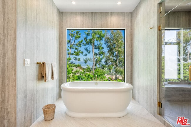 Building Photo - 12001 Crest Ct