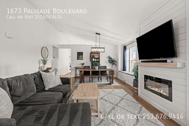 Building Photo - 1673 Palisade Blvd