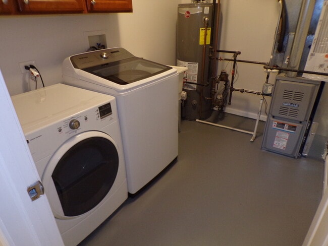 Building Photo - 583 S Parkside Dr