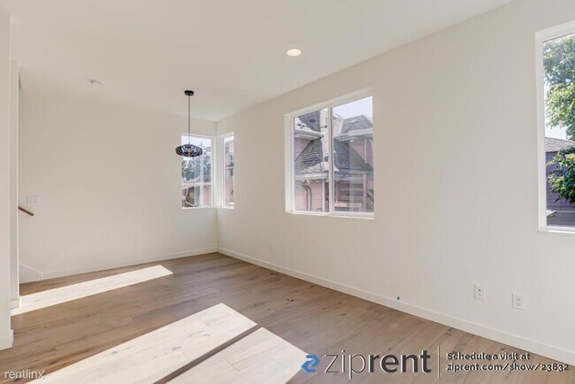 Building Photo - 2 br, 2 bath Townhome - 331 18th Ave, Seat...