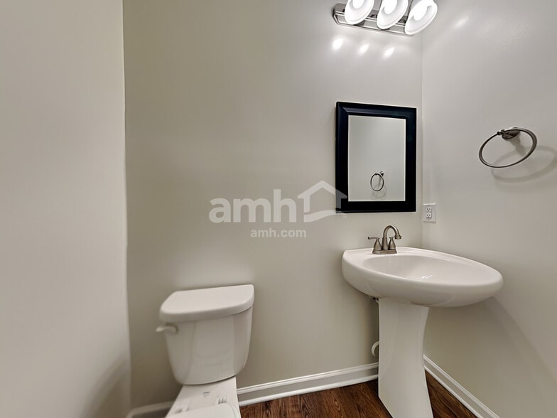 Building Photo - 5409 Calvert Ln