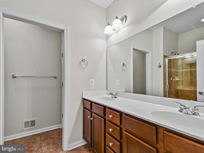 Building Photo - 2486 Winthrop Dr