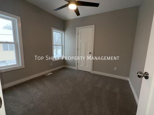 Building Photo - 120 6th St