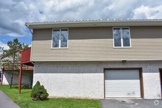 Building Photo - 2 Bedroom in Jersey Shore with 1 Car Garage!