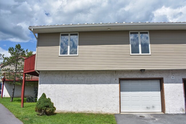 Primary Photo - 2 Bedroom in Jersey Shore with 1 Car Garage!