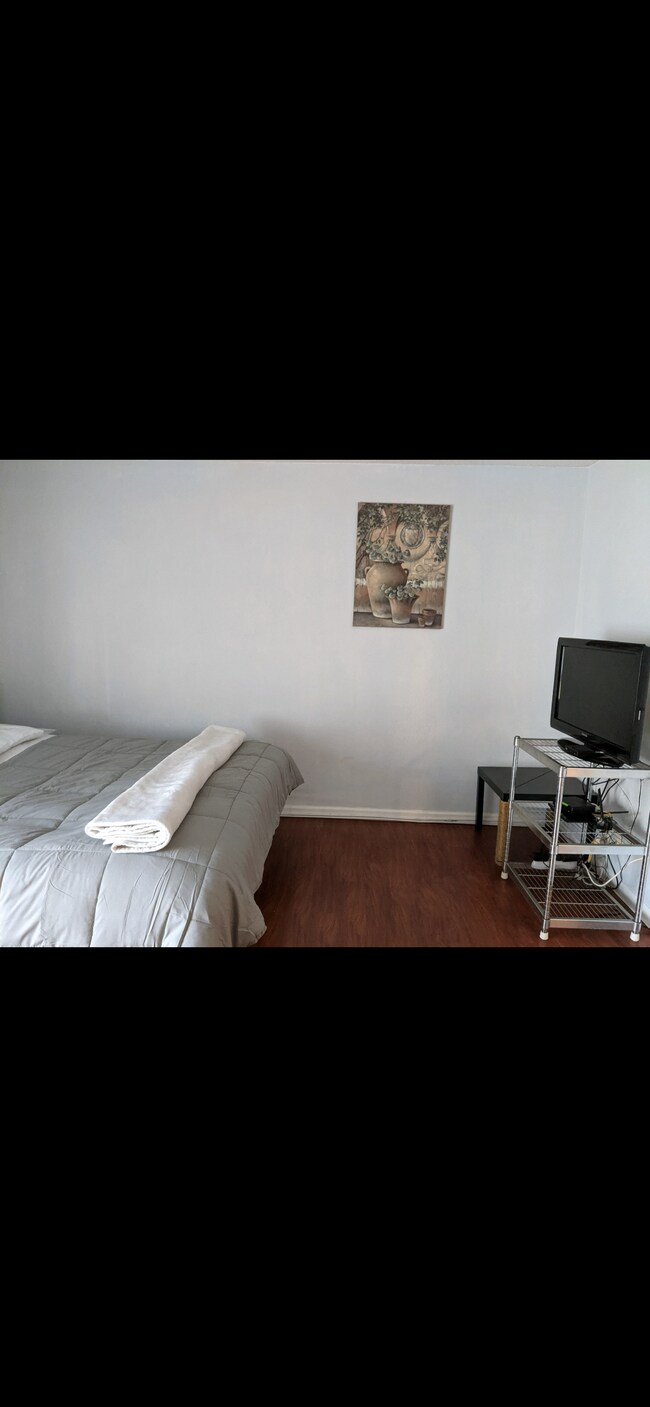 Building Photo - 310 N Civic Dr