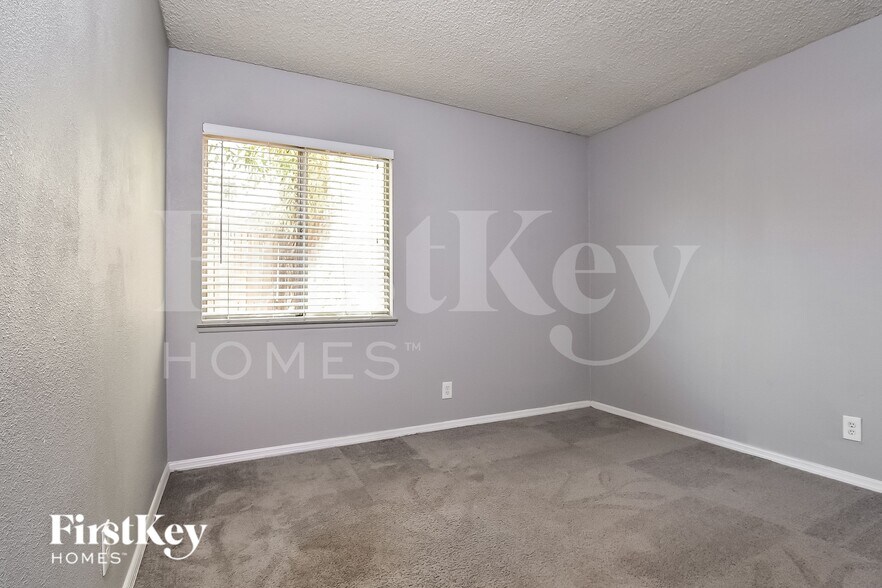 Building Photo - 1613 Amboy Dr