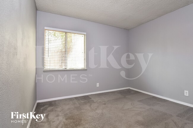 Building Photo - 1613 Amboy Dr