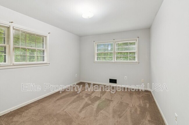 Building Photo - 2600 Lantern Ln