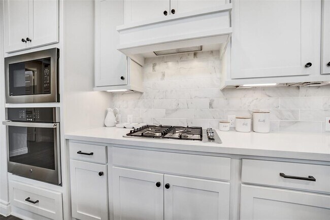 Building Photo - 15014 Little Fox Canyon Tr