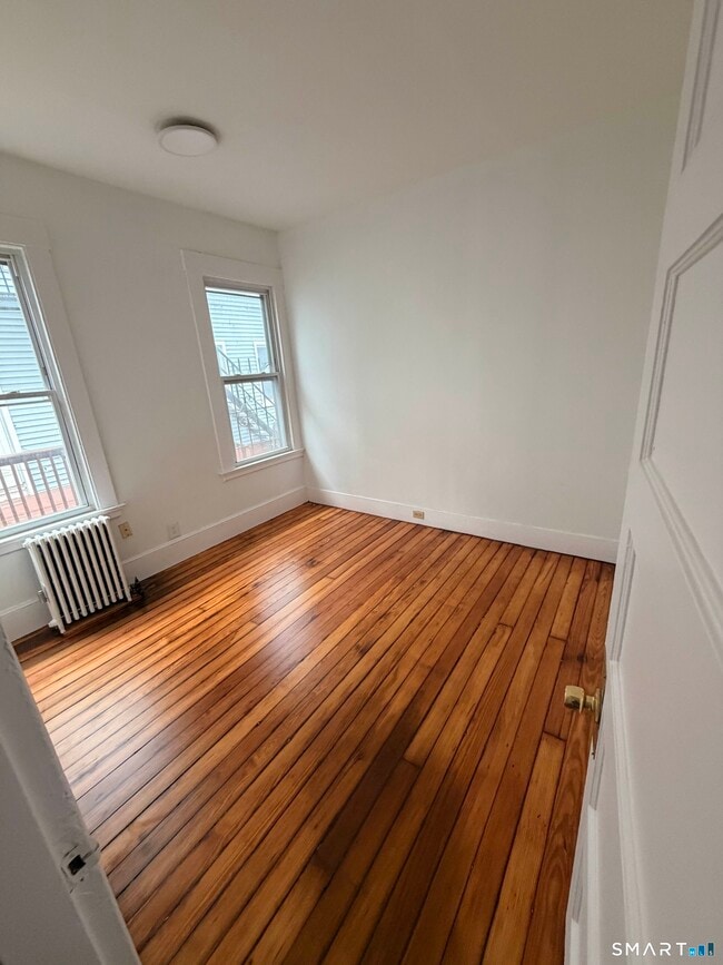 Building Photo - 621 Elm St