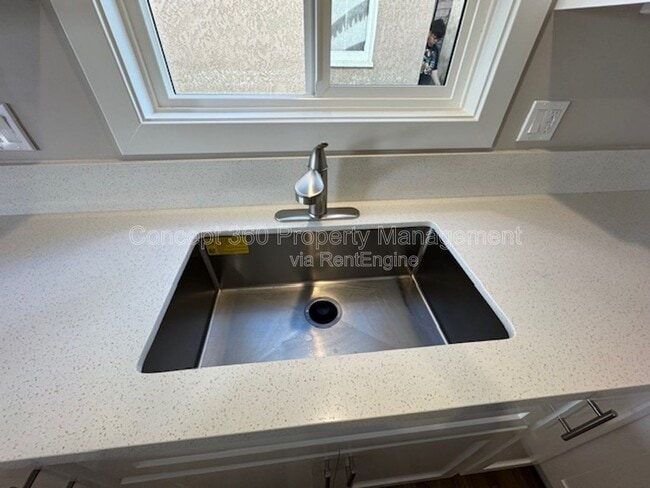 Building Photo - 1421 Obispo Ave