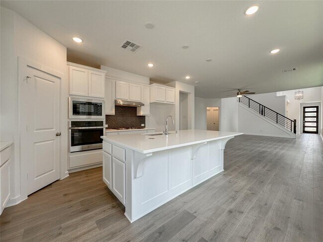 Building Photo - 541 Sand Branch Dr