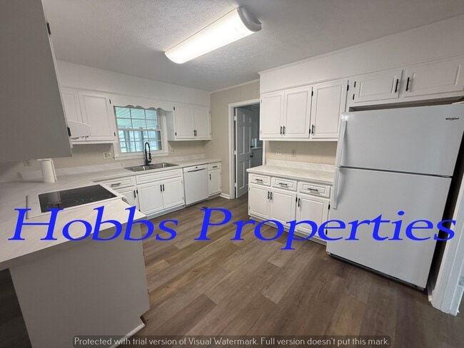 Building Photo - 1311 Lisa Ln