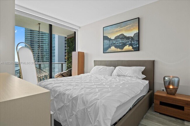 Building Photo - 501 NE 31st St