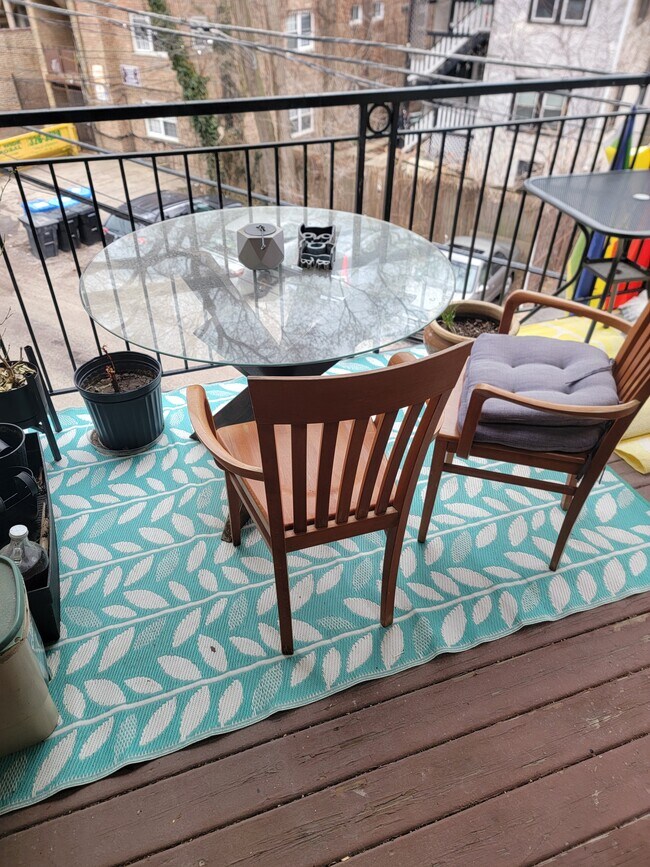 Building Photo - 7627 N Greenview Ave