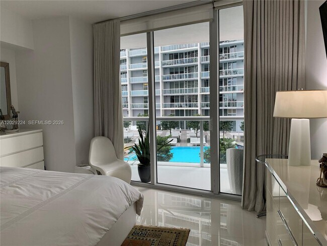 Building Photo - 475 Brickell Ave
