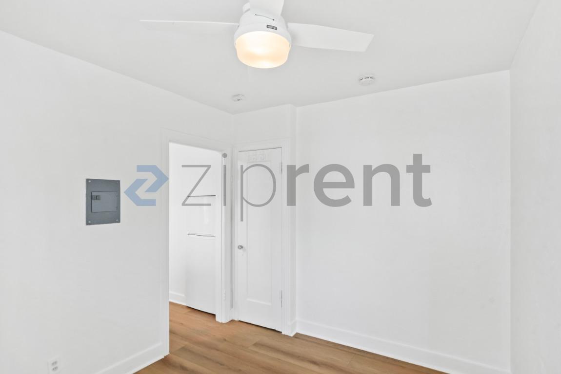Building Photo - Unit 1