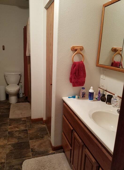 Upstairs bath - 6700 Kingswood Rd
