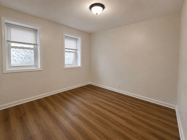 Building Photo - 4 Bed 2 Bath Townhouse for Rent in Rome, NY