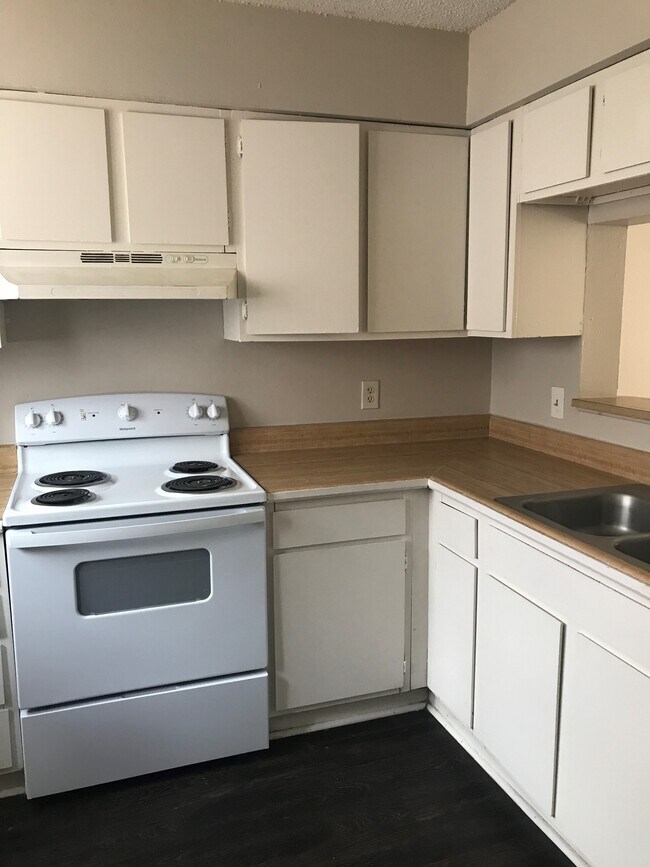 Building Photo - 8911 GSRI Ave