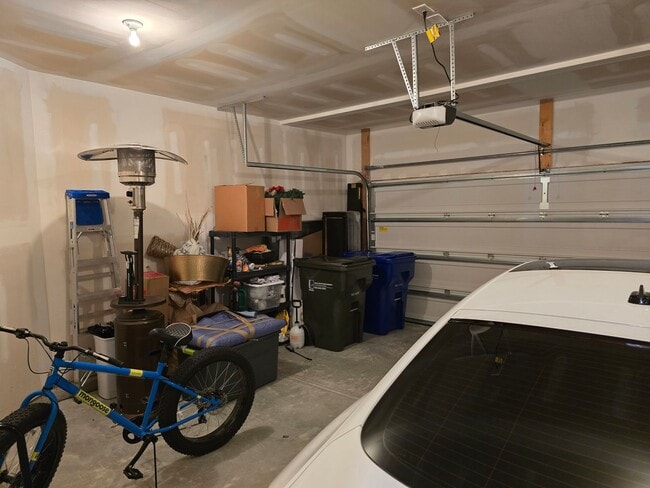 Building Photo - Impeccable 2020-Built 3-Bed, 2.5-Bath Home on Rare Quarter-Acre Lot – Prime Location!