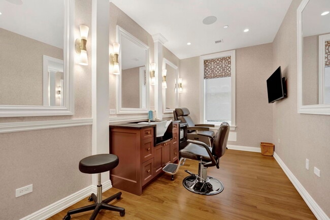 Building Photo - 103 W Chestnut St