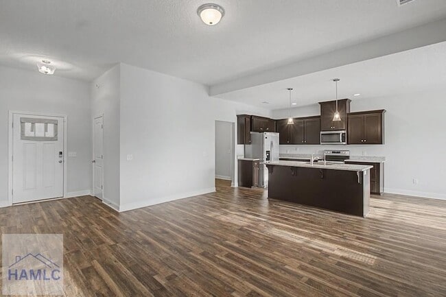 Building Photo - 20 Fuller Wy NE