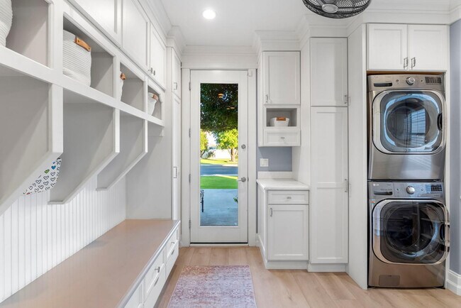 Building Photo - 1832 E Menlo St