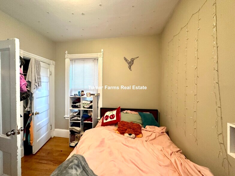 Building Photo - 5 Sachem St