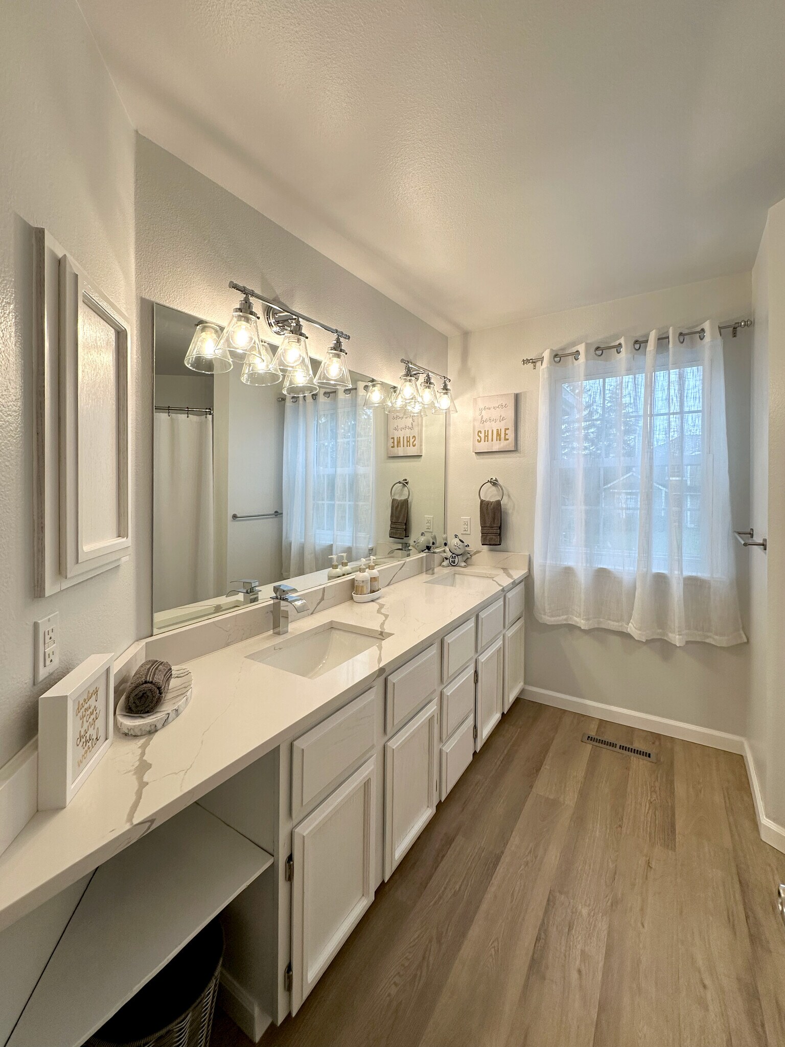 Full Bath Upstairs - 34426 10th Ave SW