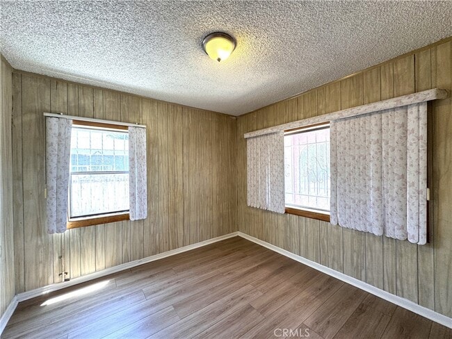 Building Photo - 1049 W 65th Pl