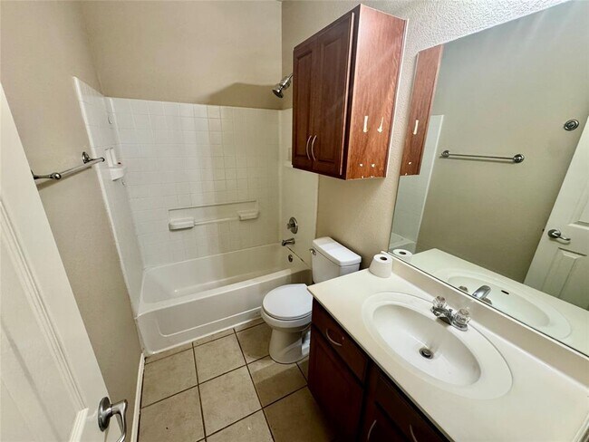 Building Photo - 2110 Charlotte Estates Dr